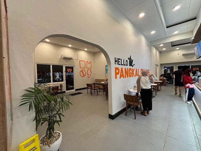 Tomoro Coffee Interior